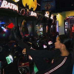 CUTE BLACK COMFY CREWNECK